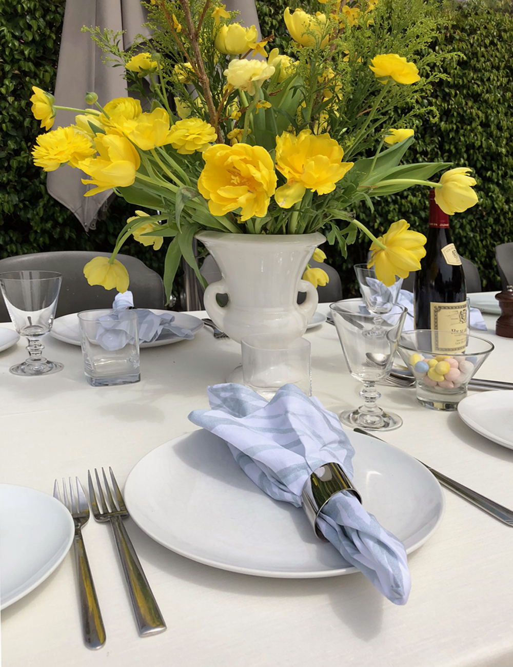 Ivory Linen Tablecloth Yellow Tulip Centerpieces and Aqua and White Linen Napkins - Huddleson Linens